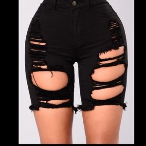 Fashionnova distressed Bermuda shorts thigh bottoms ripped